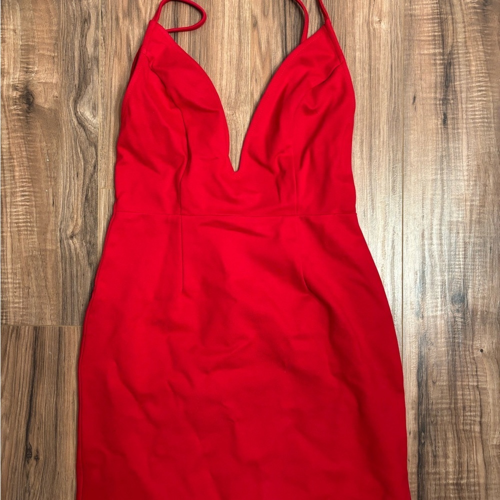 Elegant Red Dress - Picture 2 of 4